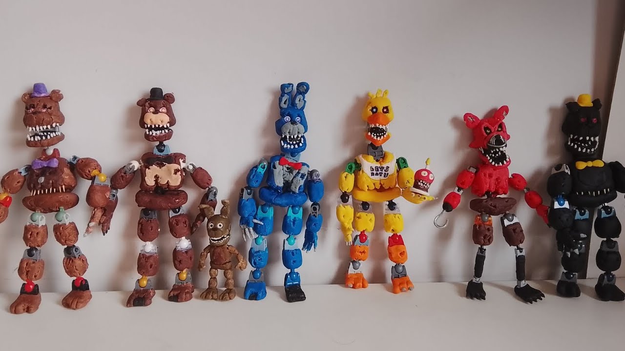 Mostrando mis figuras de porcelana de Five Nights at Freddy's 4
