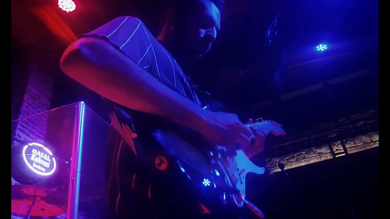 sandal yüzyüzeyken konuşuruz cover bodoslama (live hayal kahvesi bandırma)