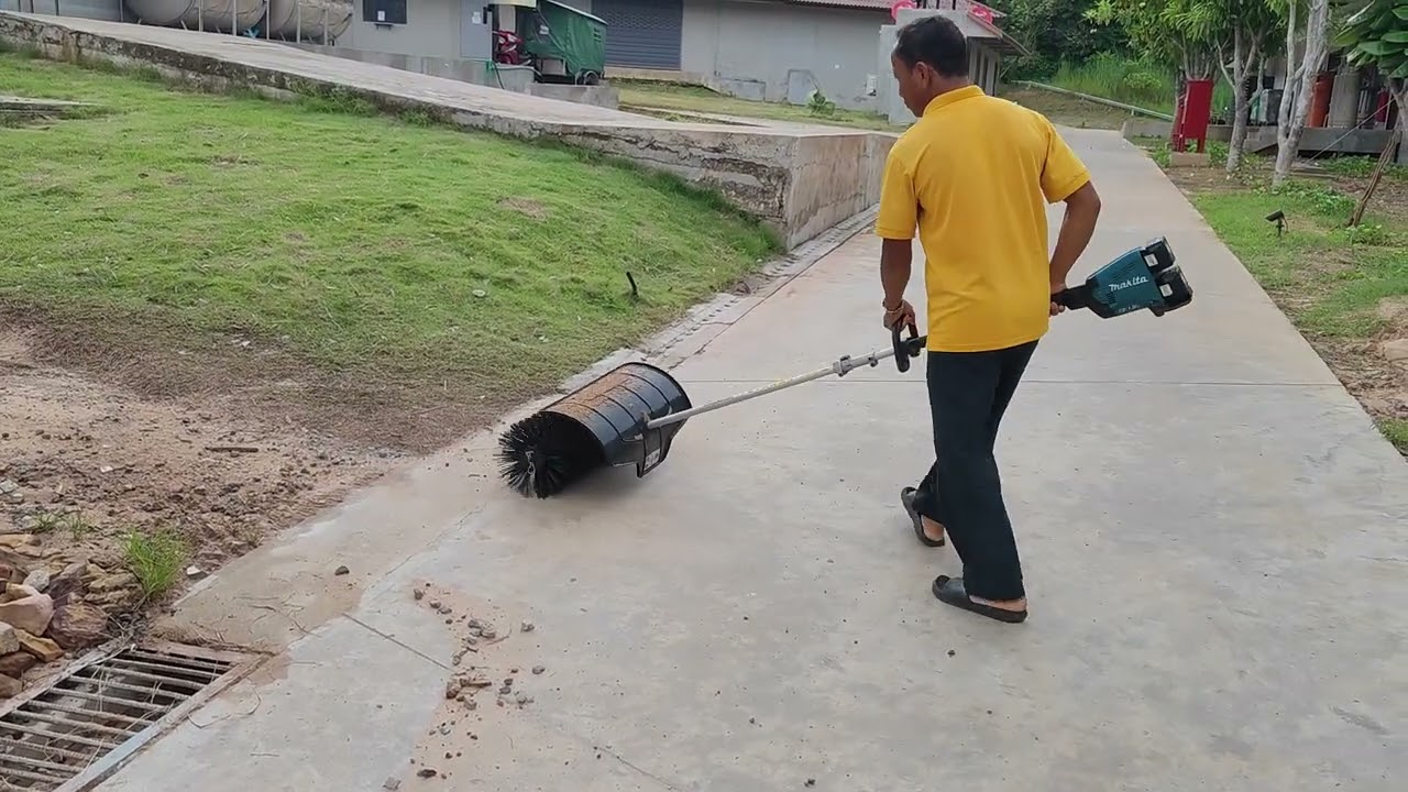 Makita DUX60 / XUX01 and BR400MP Bristle Brush Test | Efficient & Easy Cleaning!