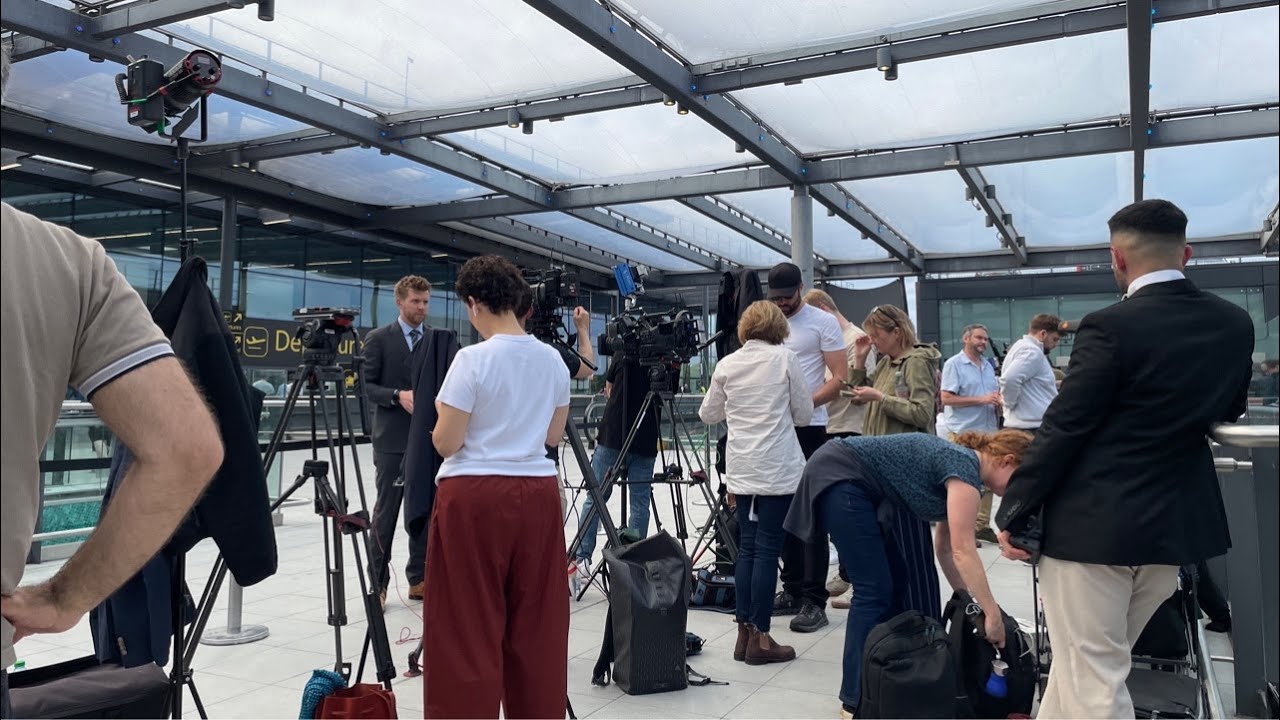 🔴 #LIVE Gatwick Airport after Air India Plane Crash #GATWICK 🔴