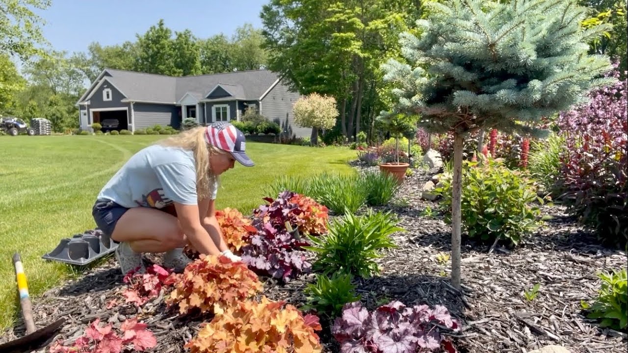 Planting & Mulching. Fun Gardening & Landscaping. Slowly Picking Away at the Mulch!