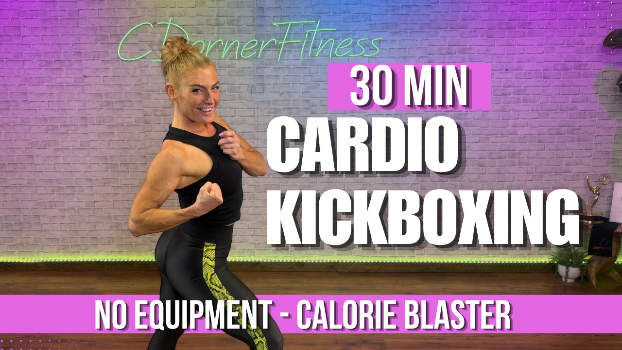 30-минутная интенсивная тренировка по кикбоксингу | Без оборудования (вспотевшая и энергичная)