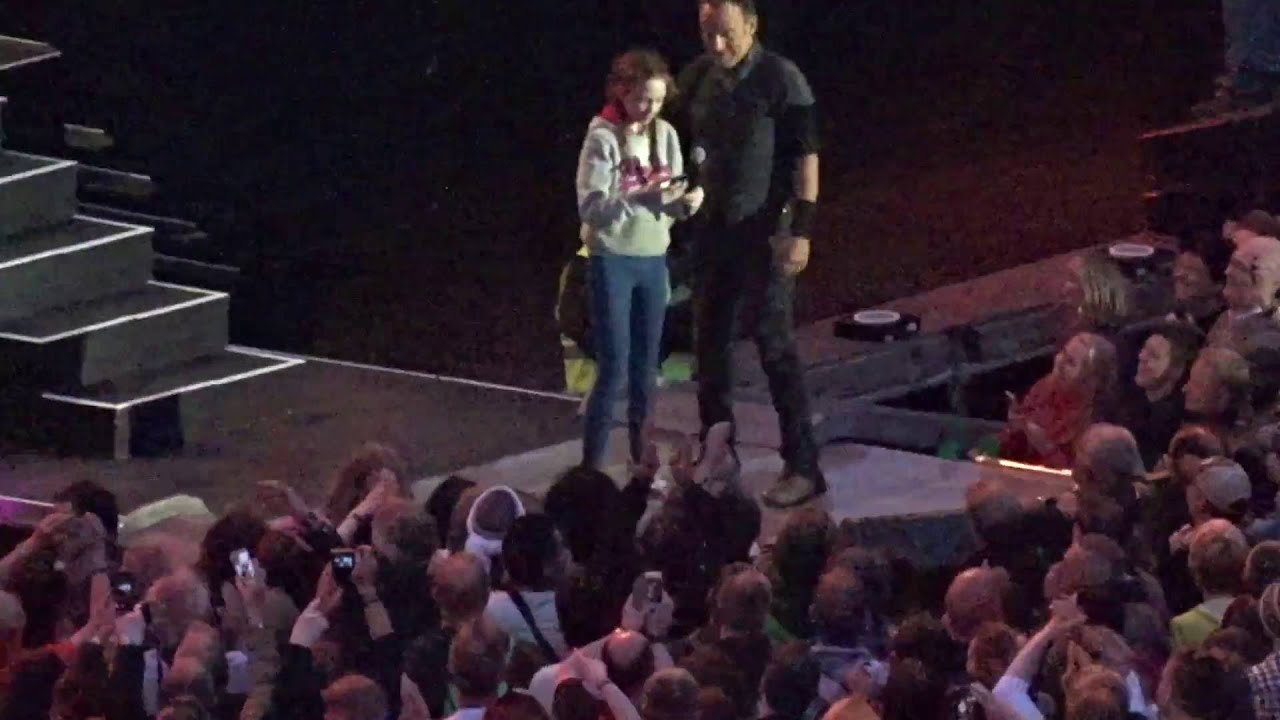 But first, let me take a selfie... with BRUCE SPRINGSTEEN!