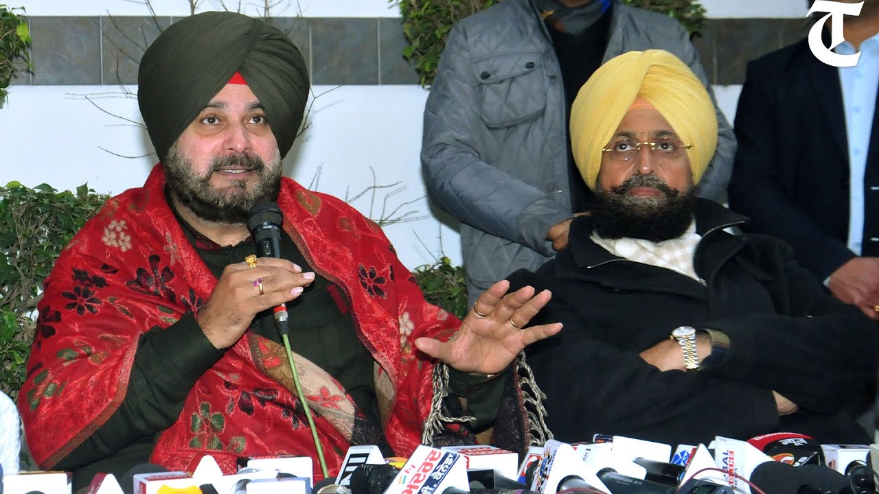 Jalandhar: PPCC chief Navjot Sidhu and Congress manifesto panel chairman Partap Bajwa talk to media