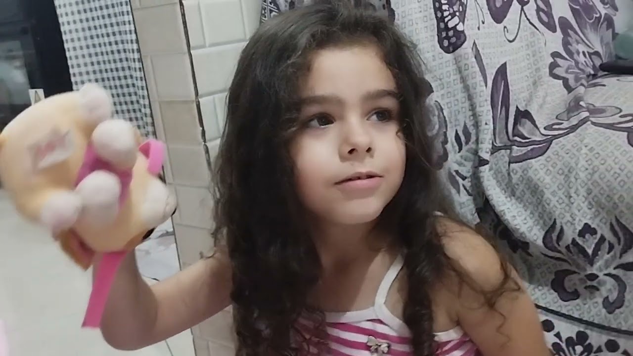 Beatriz mostrando o material escolar e mochila 🎒#vlogcombeatriz #materialescolar gratidão a Deus 