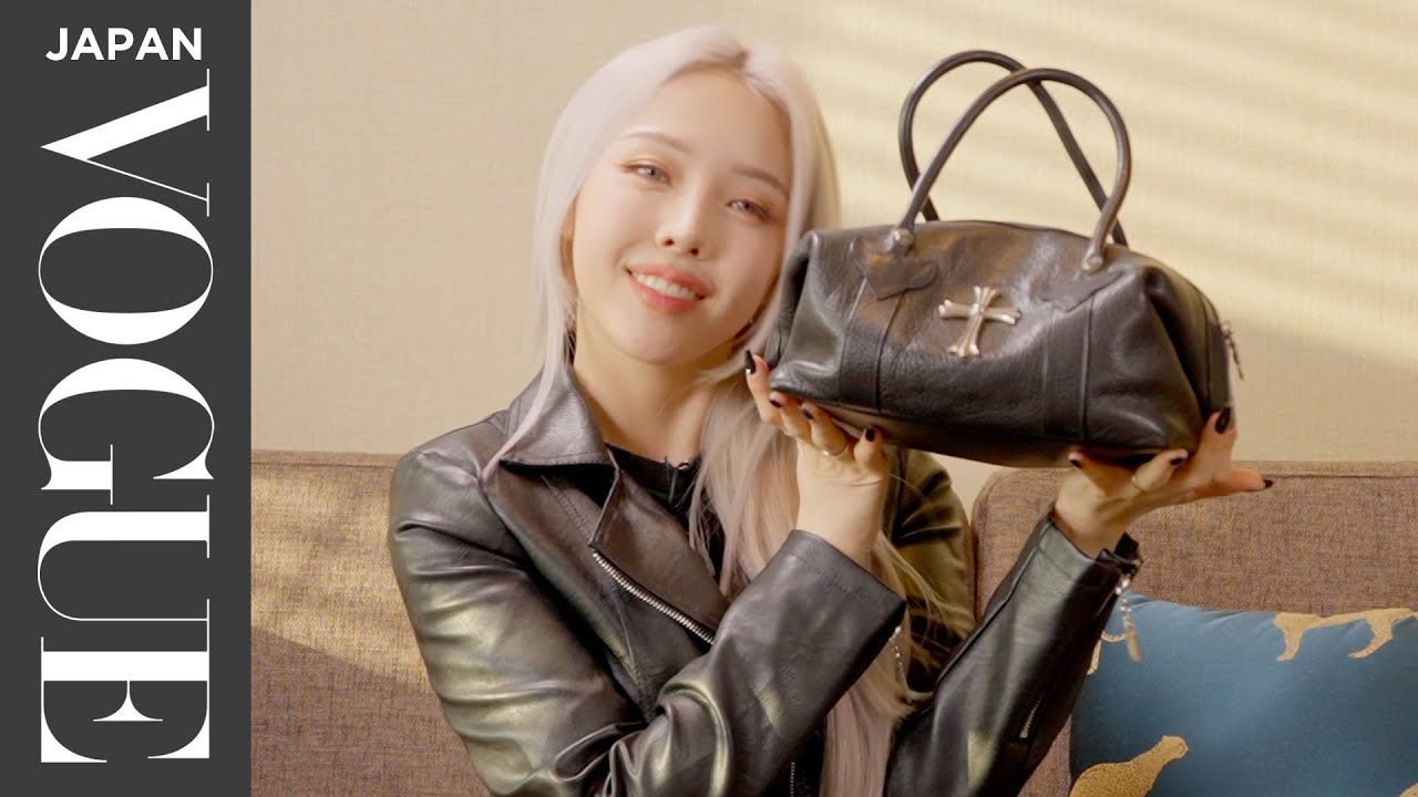 韓国メイク界のカリスマ・PONYのバッグの中身から、魅力の源を探る。| In The Bag | VOGUE JAPAN