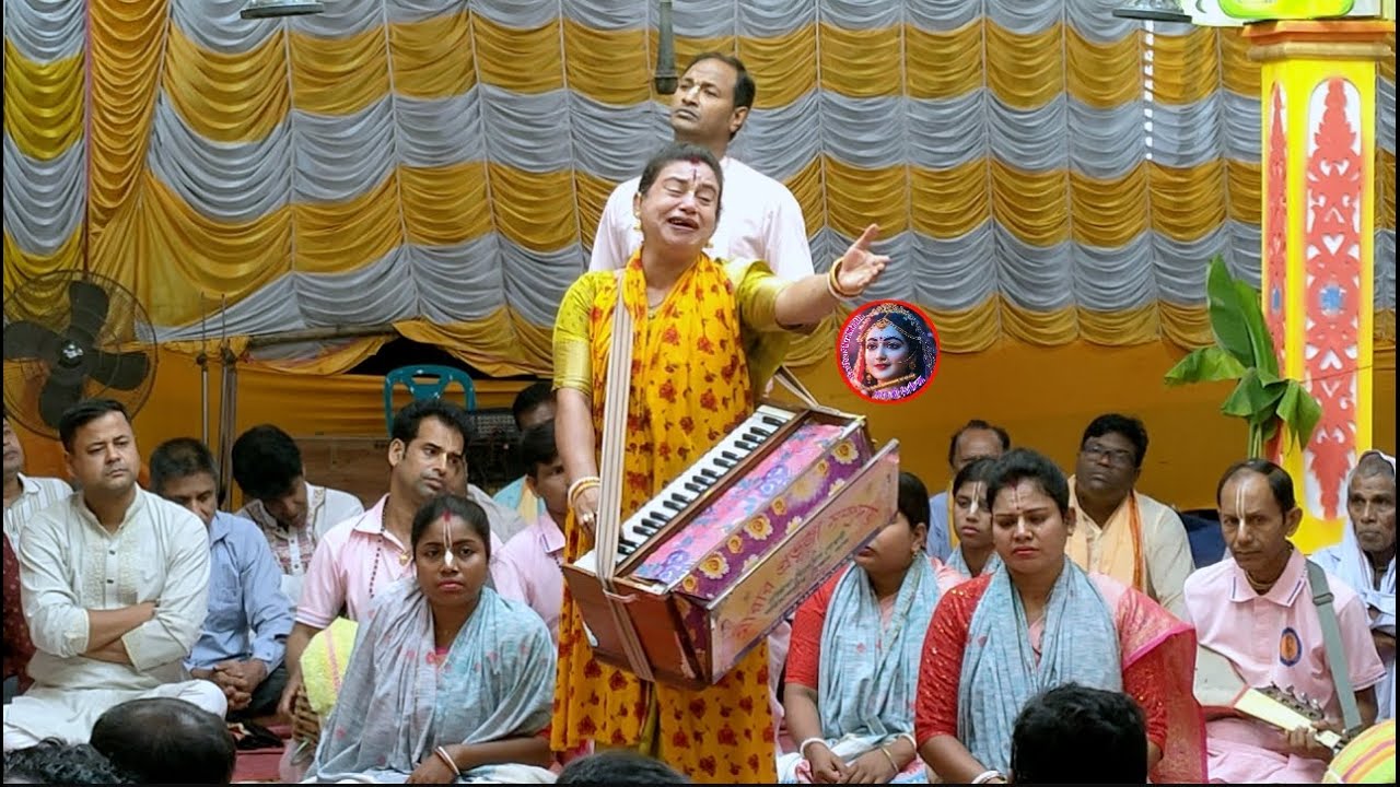 কৃষ্ণ নামে আত্মহারা মৃত্তিকায় লুটিয়ে পরলেন মীরা দিদি। মীরার প্রভুজী সম্প্রদায় লক্ষ্মীপুর। Kirton..