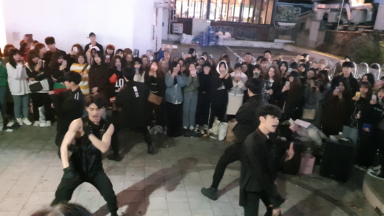 20191103. MAXXAM. SEVENTEEN 'CLAP' COVER. HAPPY BUSKING WITH CHEERING AUDIENCE.