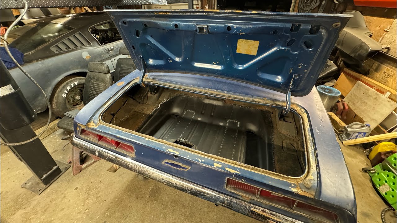 Camaro 1969 года, поддон багажника и бак в наличии.