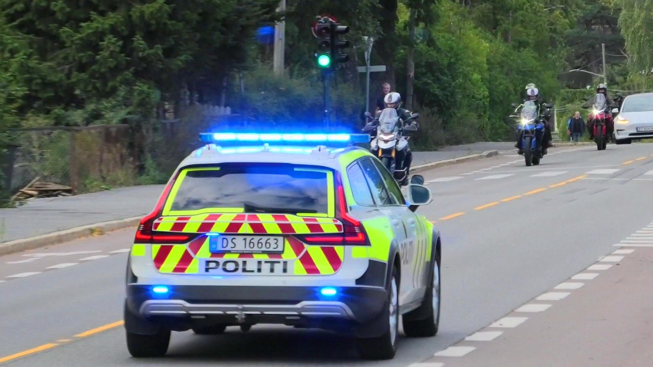 POLITIBIL fanget p&aring; ekebergveien i oslo politi i utrykning polizei einsatzfahrt police respond