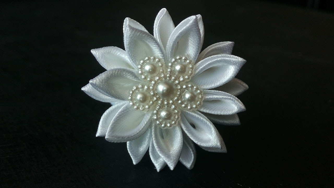 Белый цветок Простой канзаши Мастер класс White flower Simple kanzashi DIY