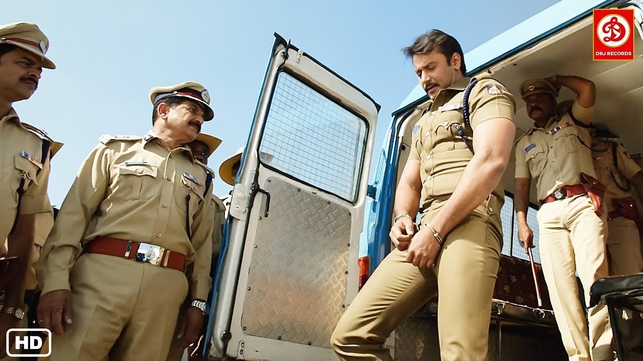 तुम्हारे जैसे फ़र्ज़ी पुलिस ऑफिसर की वजह से ही ये देश तबाह हो चूका है, तुझे फांसी की सज़ा मिलनी चाहिए
