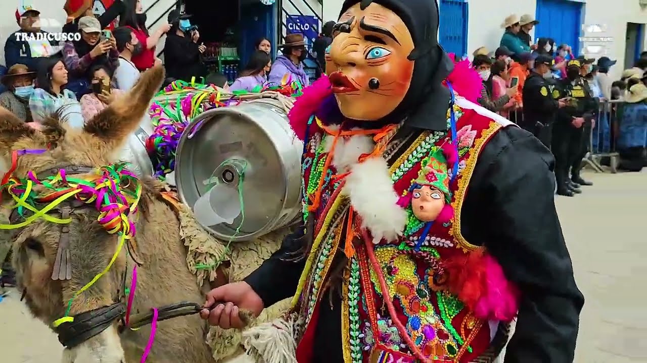 Entrada de Danzas Mamacha Carmen Paucartambo 2022