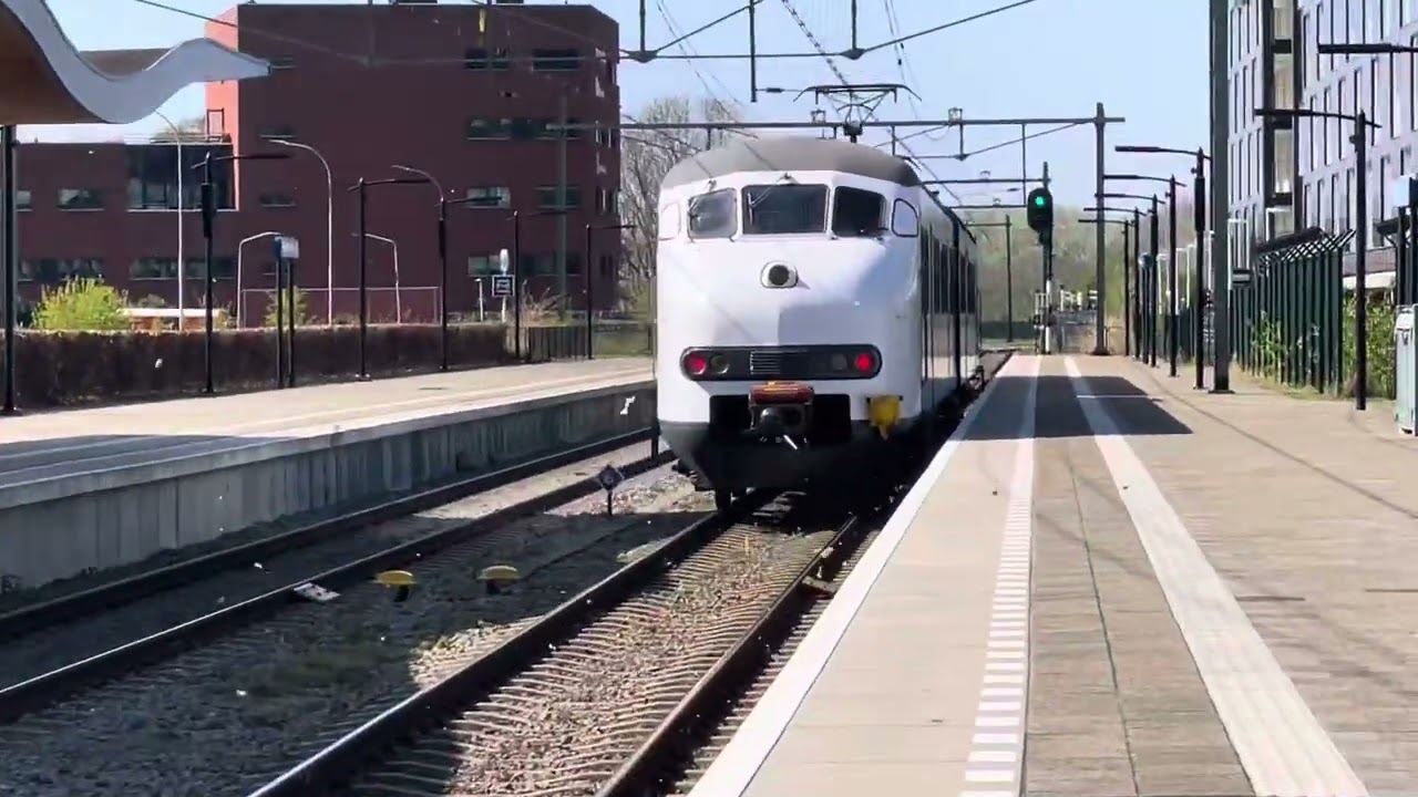 Keolis RRREIS plan V ( mat64) komt met de nieuwe kleurstelling door Middelburg Ri Vlissingen