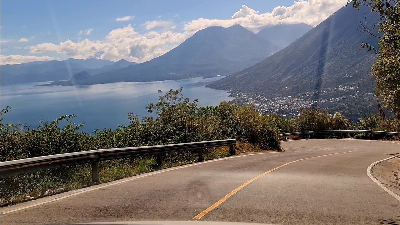 Carretera  hacia San Juan la laguna/Guatemala