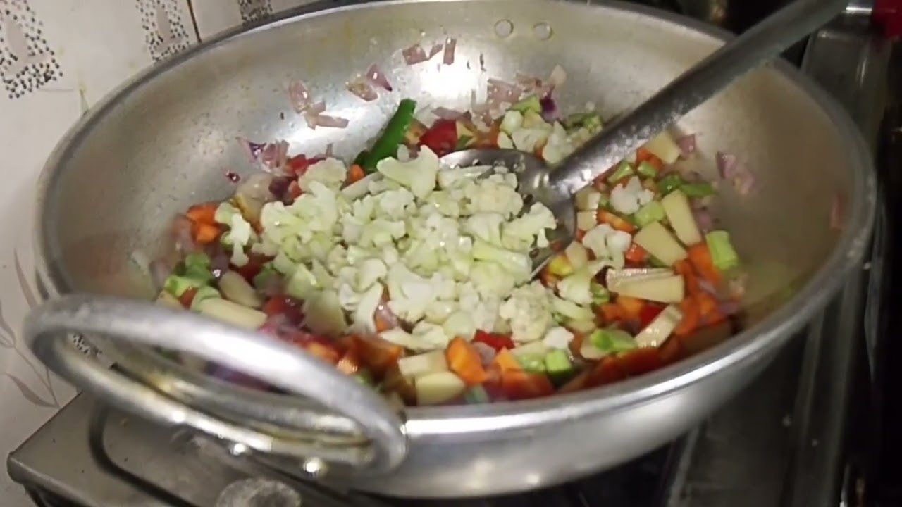 வெஜ் குருமா குழம்பு வைப்பது எப்படி பார்க்கலாம் வாங்க