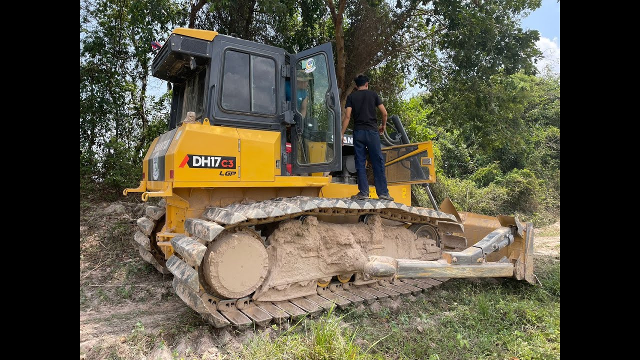 SHANTUI Bulldozer DH17C3 1000 hours maintenance #umgcambodia #shantui #bulldozer #construction