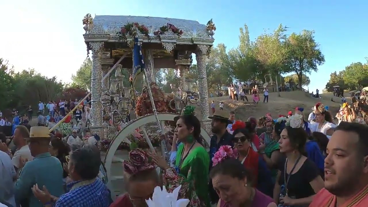Rocío Hermandad De Córdoba y Montoro Llega Al Río Quema