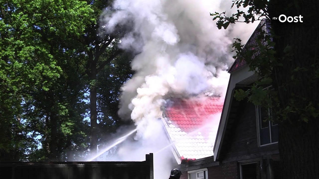 Uitslaande brand in kwekerij aan Otterswijk in Dedemsvaart