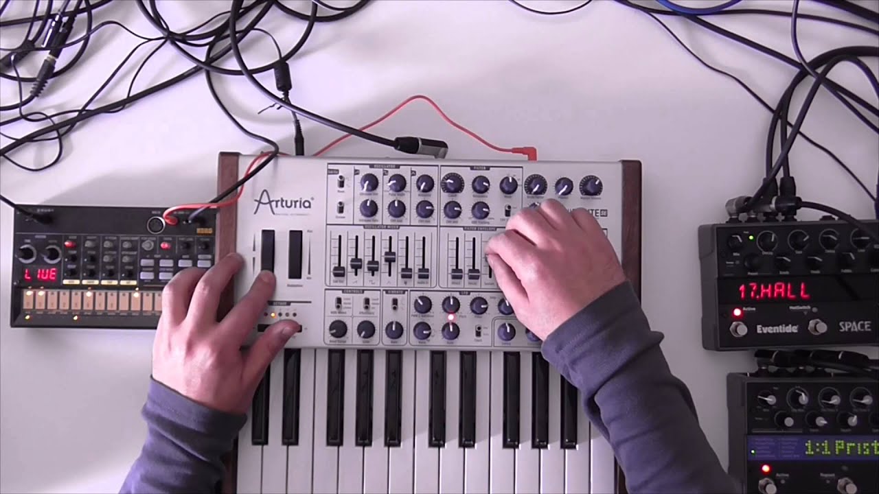 MiniBrute SE / Volca Beats -  Minimal Bass( The Drive )
