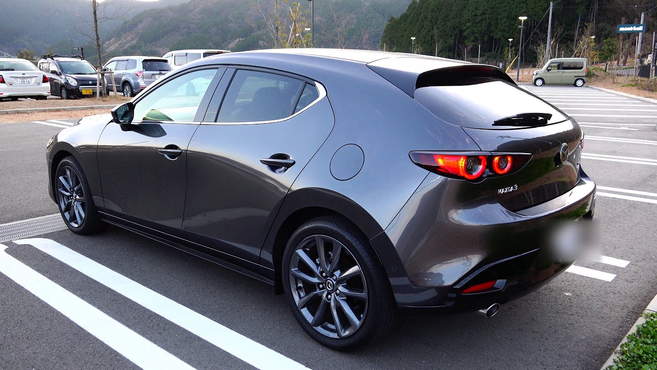 Mazda3のすごく綺麗なマシーングレープレミアムメタリック！
