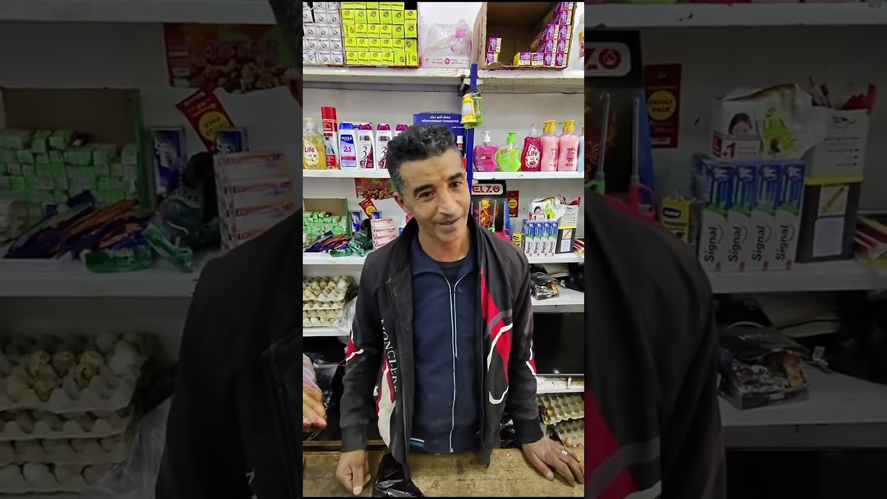 لن تصدق ما حدث داخل المحل! 😱 سدد دين أب يعاني مع ابنه المعاق ❤️🇩🇿 تجربة اجتماعية في الجزائر 