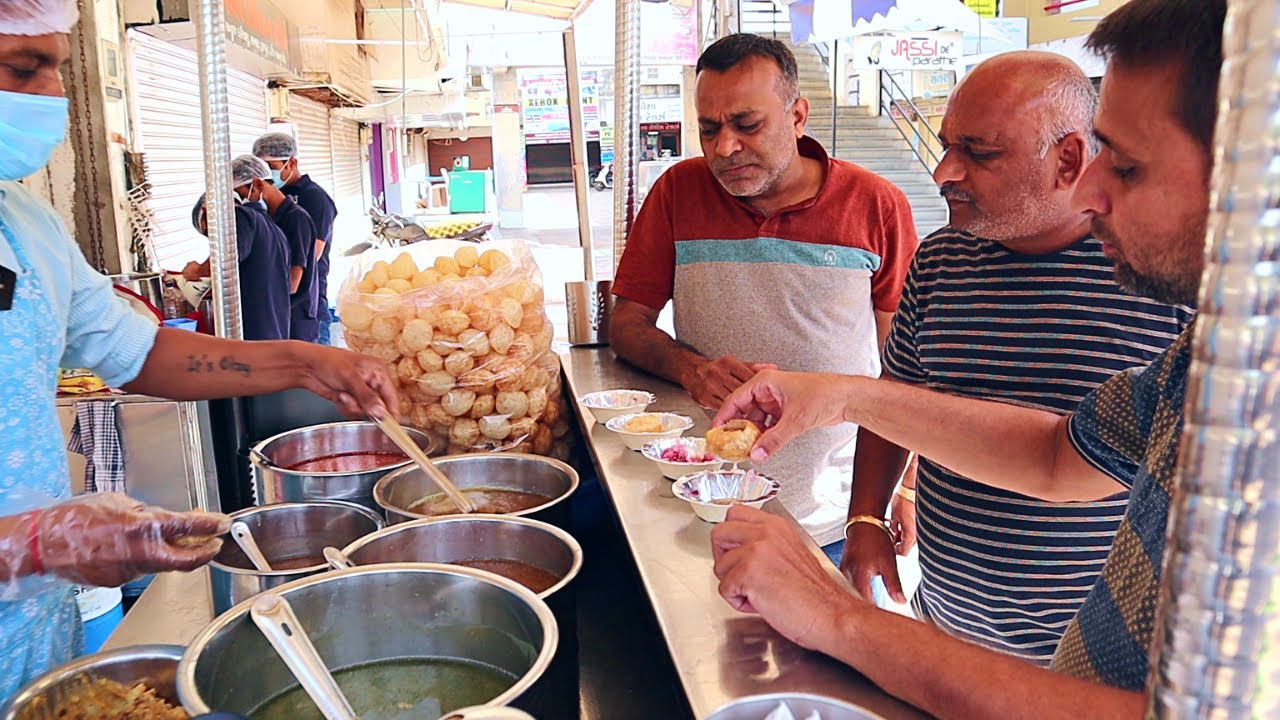 આણંદ ની બેસ્ટ શ્રી ગણેશ પાણીપુરી માત્ર ૫ ફલેવર અને દરેક ફ્લેવર મા માસ્ટરી || Anand Street food
