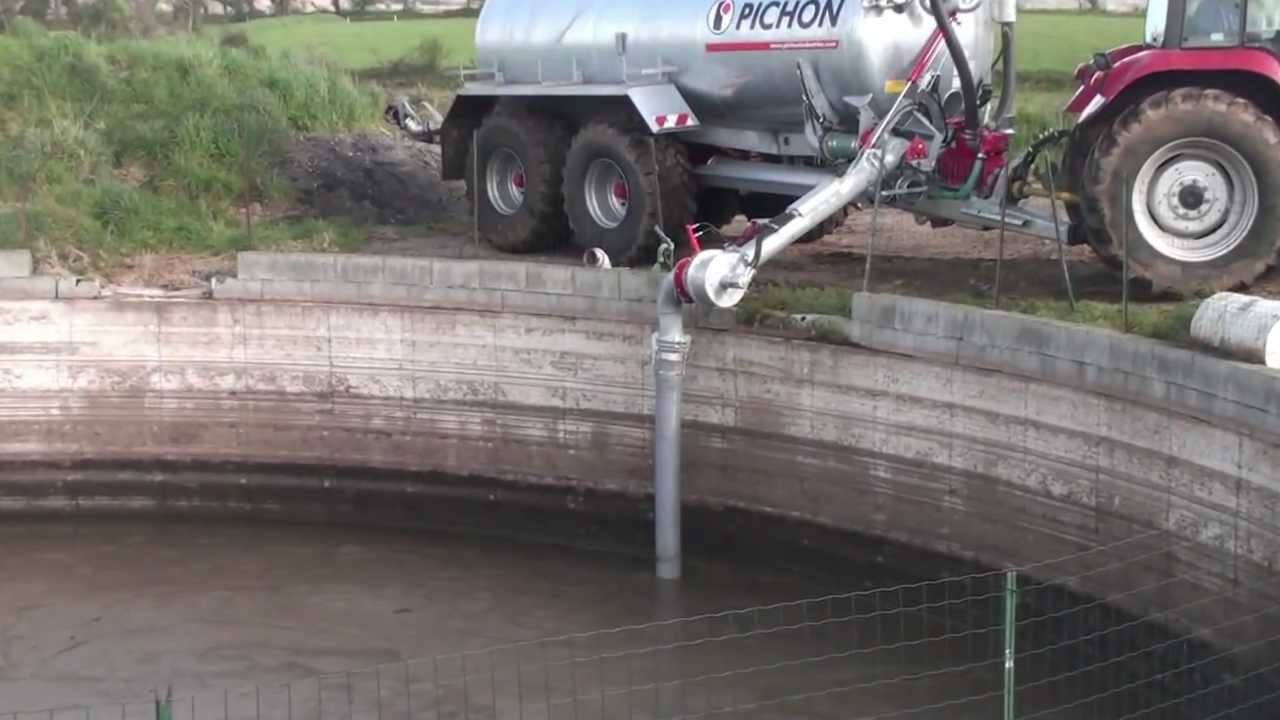 Tonne à lisier 15700 L PICHON pompage par bras plongeur et épandage avec buses