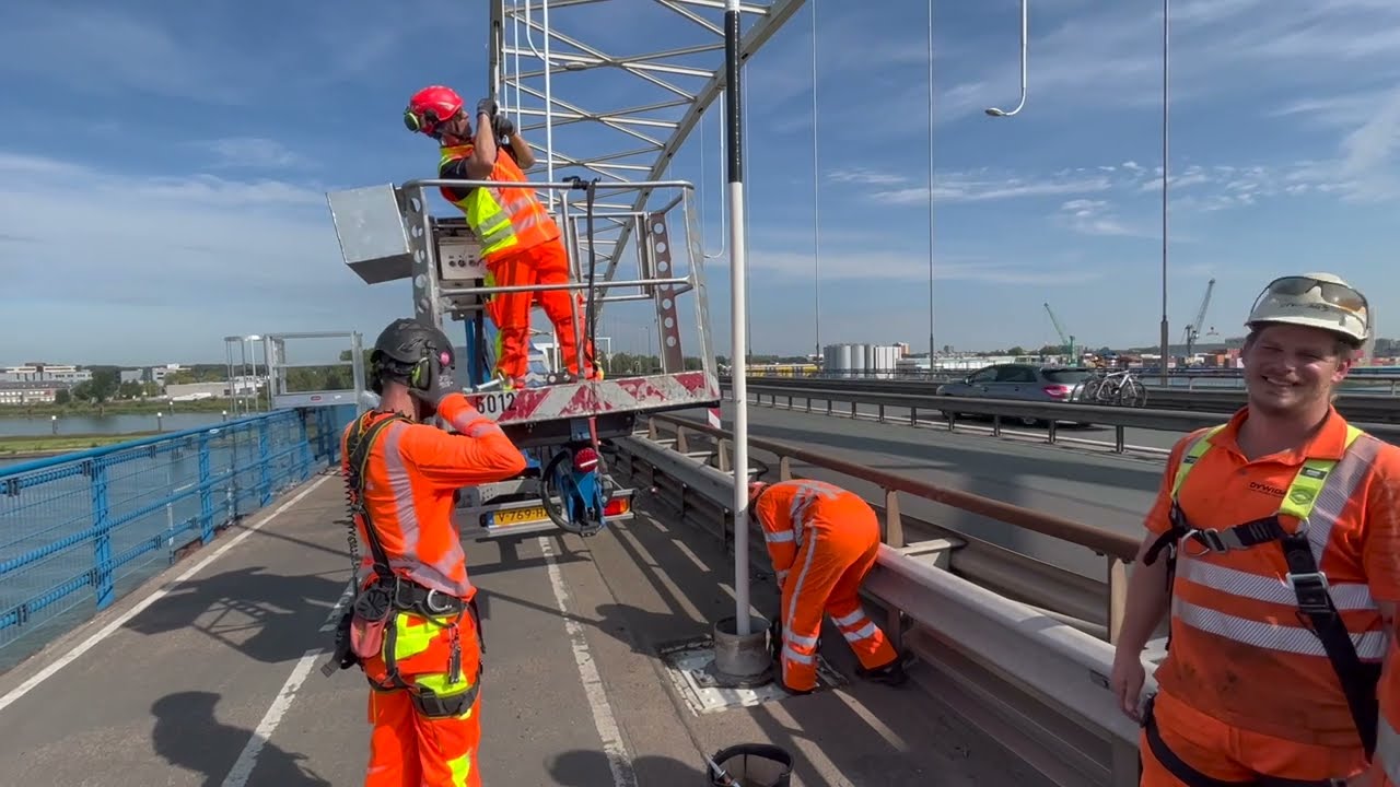 Innovatieve 'cableskin' bescherming voor de hangkabels van de Merwedebrug bij Gorinchem (A27)