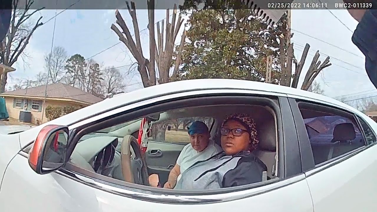 Walmart Shoplifting Duo Get Busted After Thinking They Can Flee Police