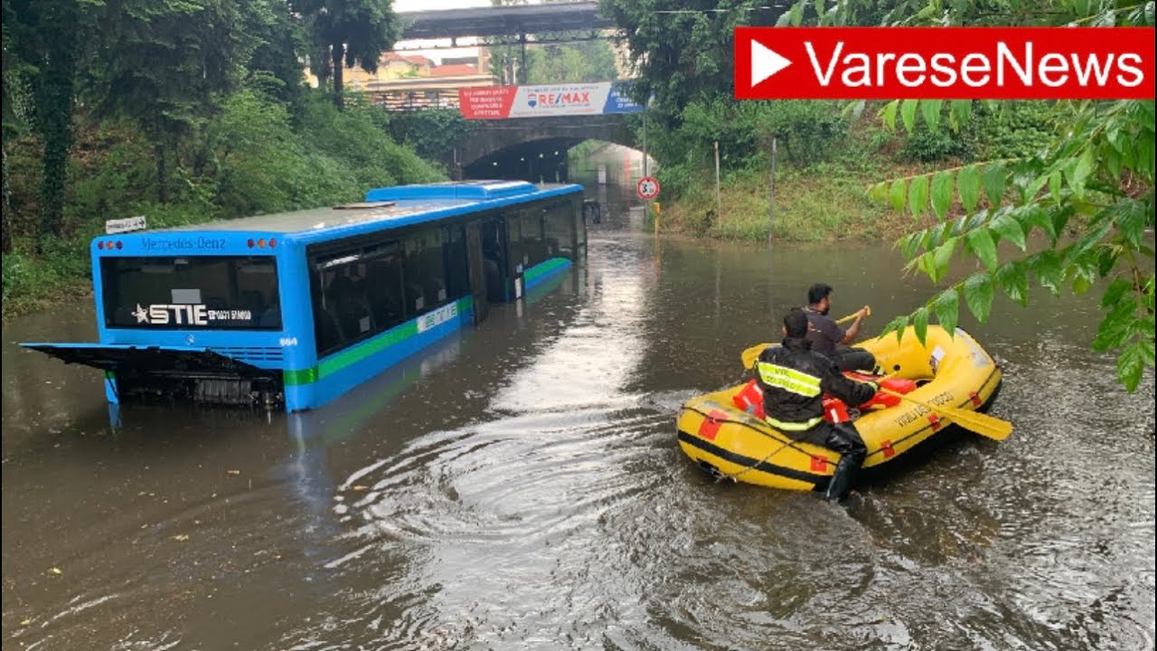 Autobus bloccato sott’acqua a Busto Arsizio