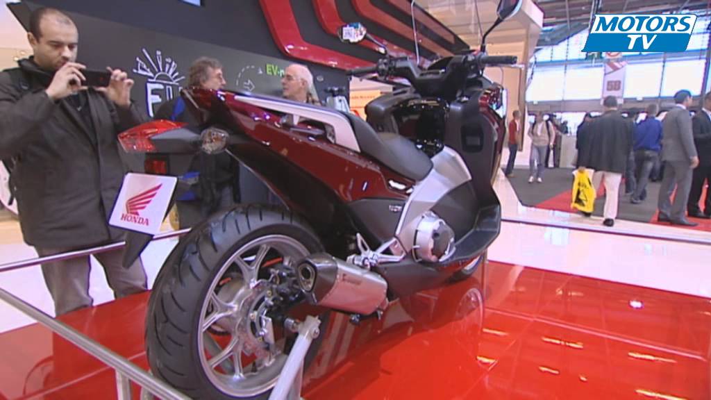 Honda Integra - Paris Motorcycle and scooter Show 2011