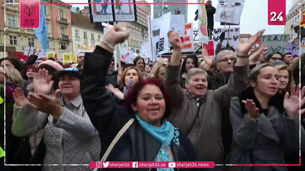 Thousands of striking Croatian teachers protest over wages