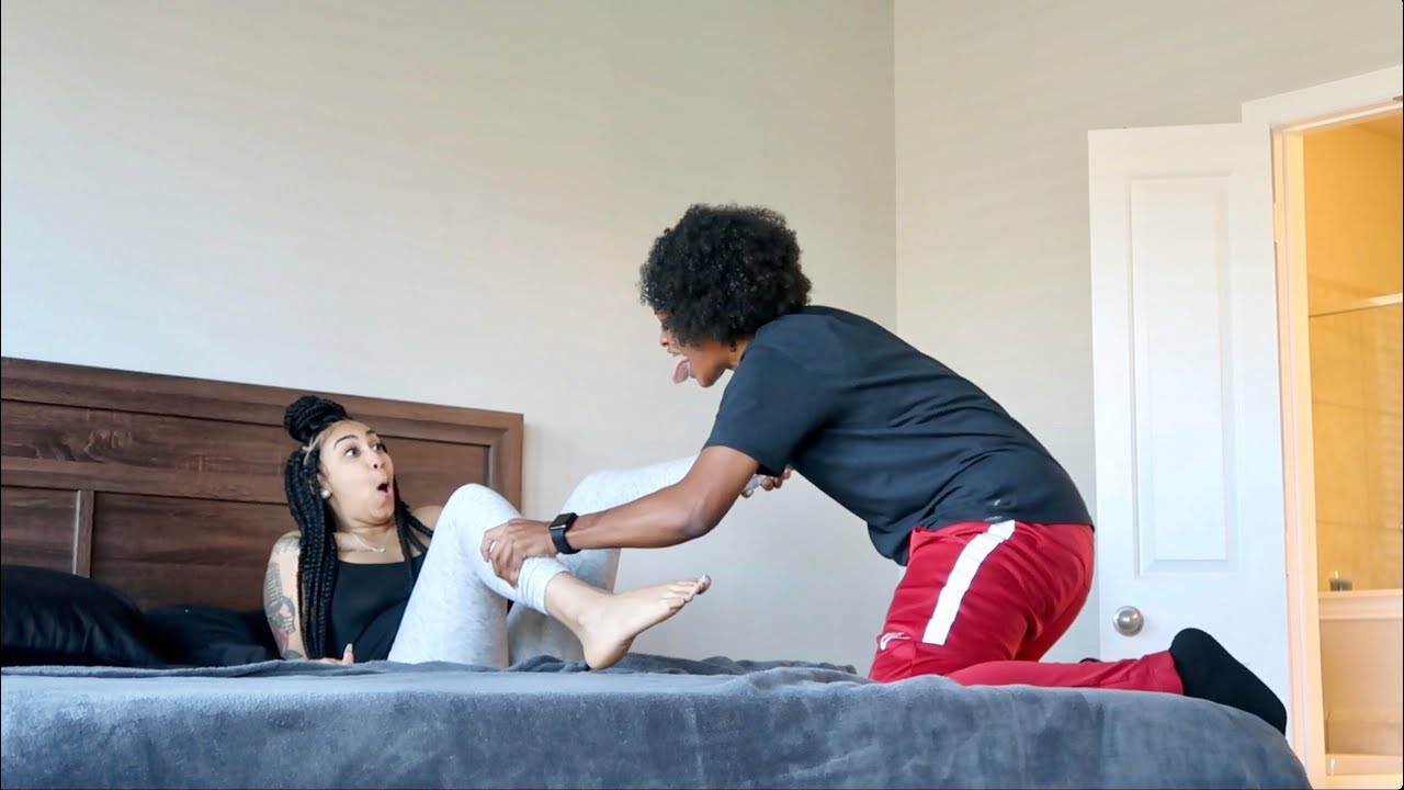 LET ME TASTE THE KITTY PRANK ON QUEEN!!!
