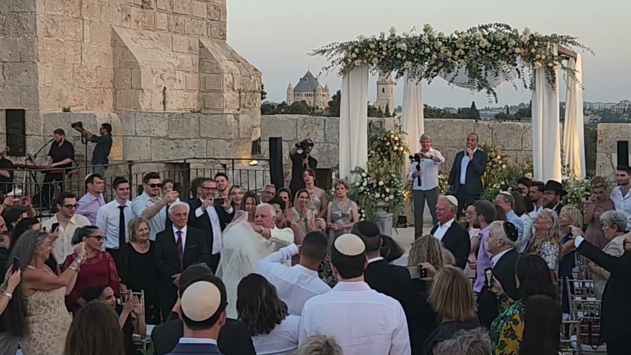 שי אברמסון בחופה מרגשת במגדל דוד | Shai Abramson at the Tower of David Chuppah Highlights