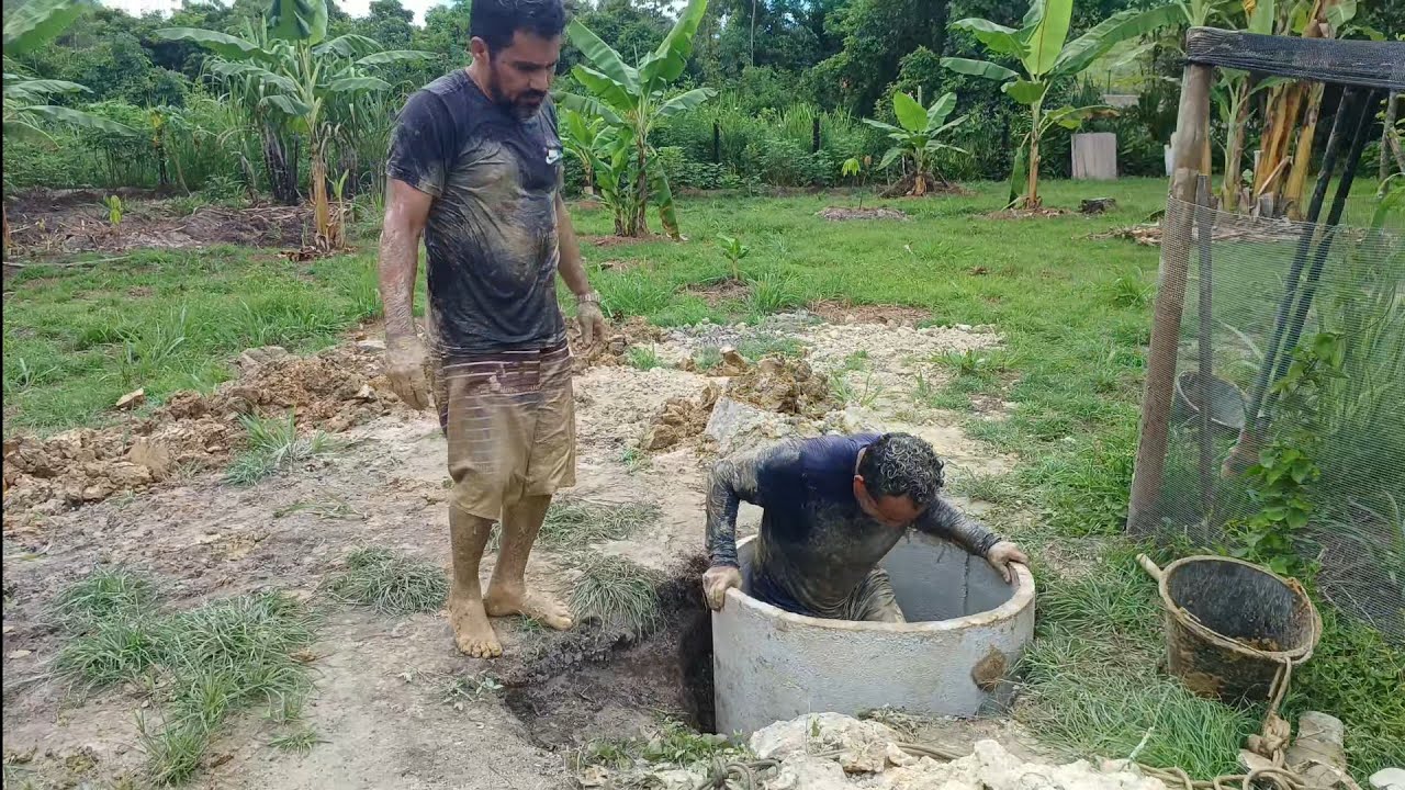 Cheguei ao fundo do poço com meu irmão #trabalho #sitio #plantas #rural #agro #agricultura #poco.