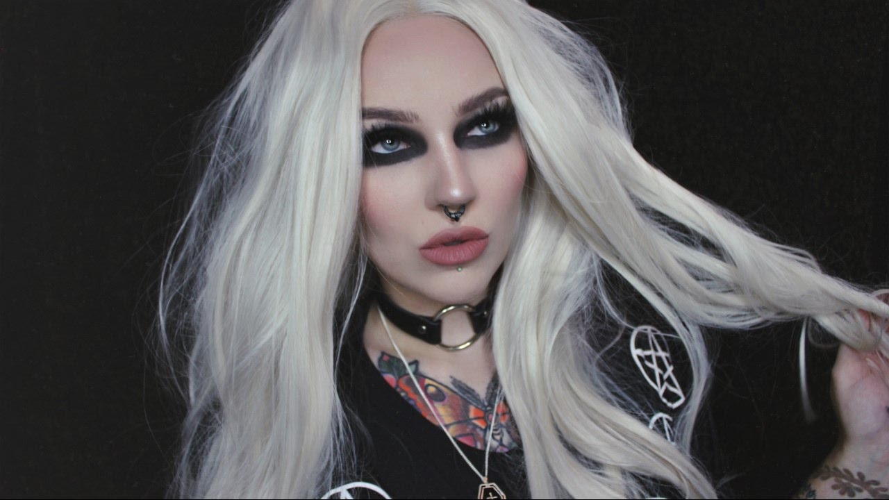 grungey taylor momsen inspired black eyes & cream contour & nude lip & i think that's a good title