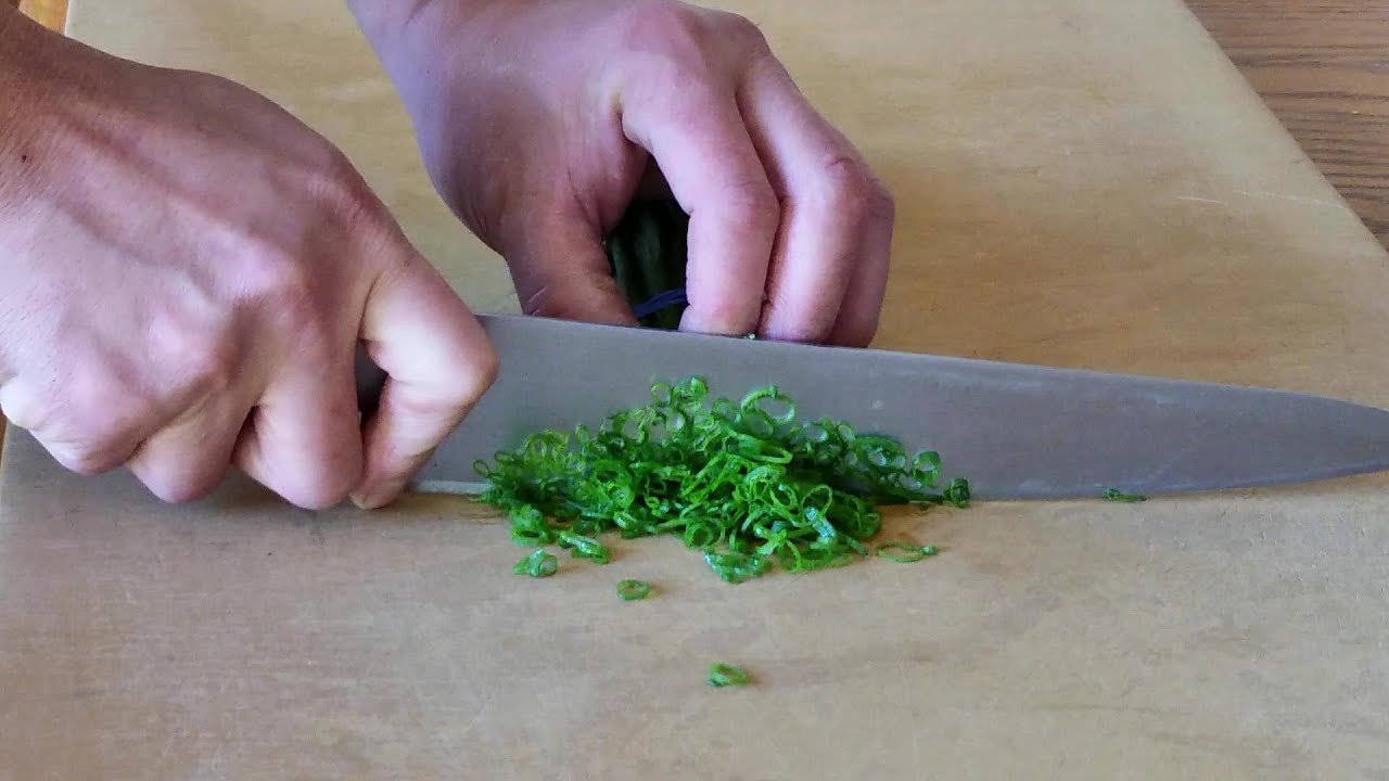 How to thinly cut and prepare green onions
