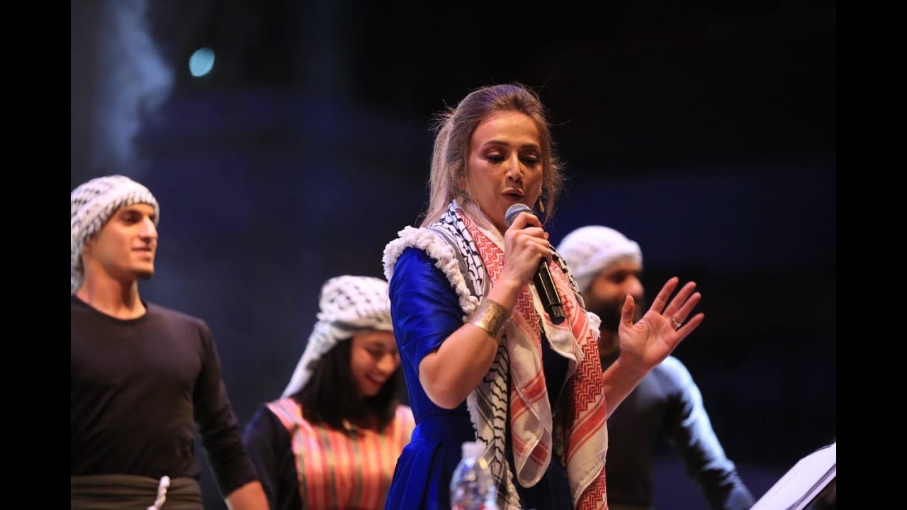 الفحيص نت-الفنانة دلال أبو آمنة مهرجان الفحيص الثلاثون
