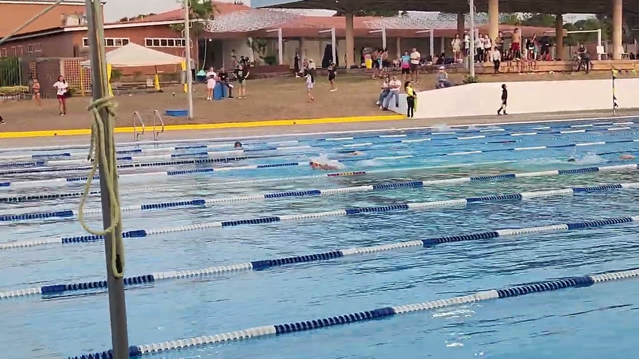 CARLOS ALÍ (18 años) 200 fly 2:33,60 lane 9