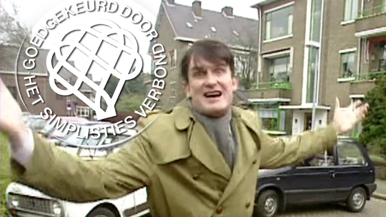 Moeder en zoon parkeren een auto - Van Kooten en De Bie
