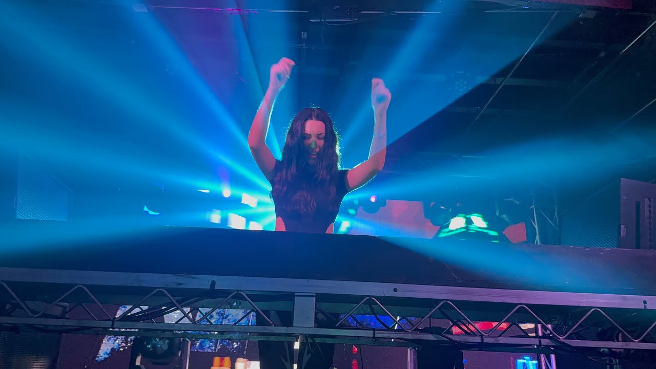 Nifra live in Hawaii(4k)