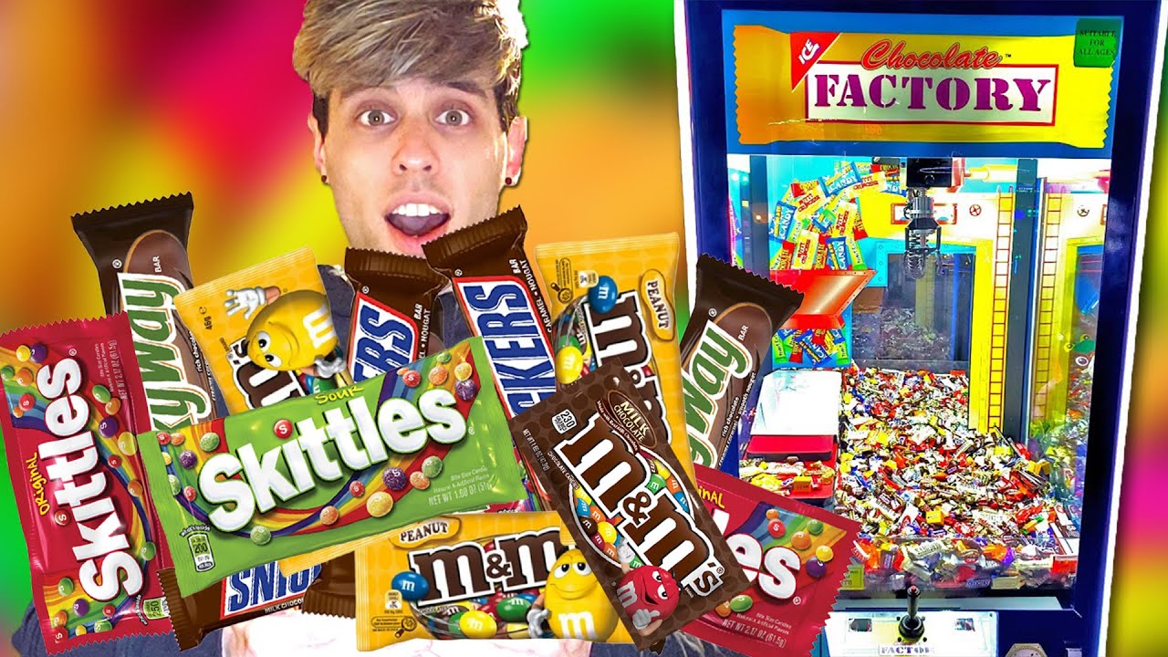 Scoring THE ULTIMATE JACKPOT on the Chocolate Bar Claw Machine Pusher!
