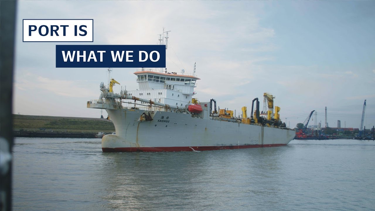 On the move with the hopper dredger - from Hamburg to the North Sea