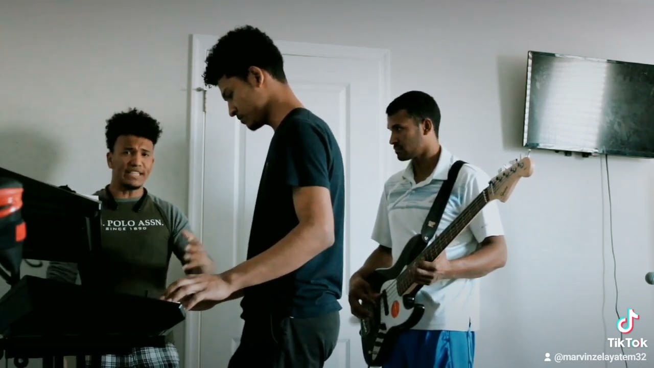 Porque Clamas a Mi? - Marvin Zelaya. cover.