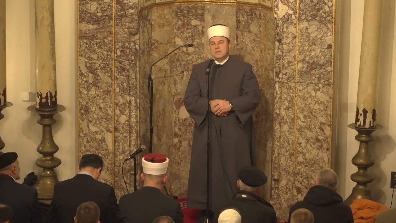 Obavljen prvi teravih-namaz: Mnoštvo vjernika u Gazi Husrev-begovoj džamiji i njenom haremu