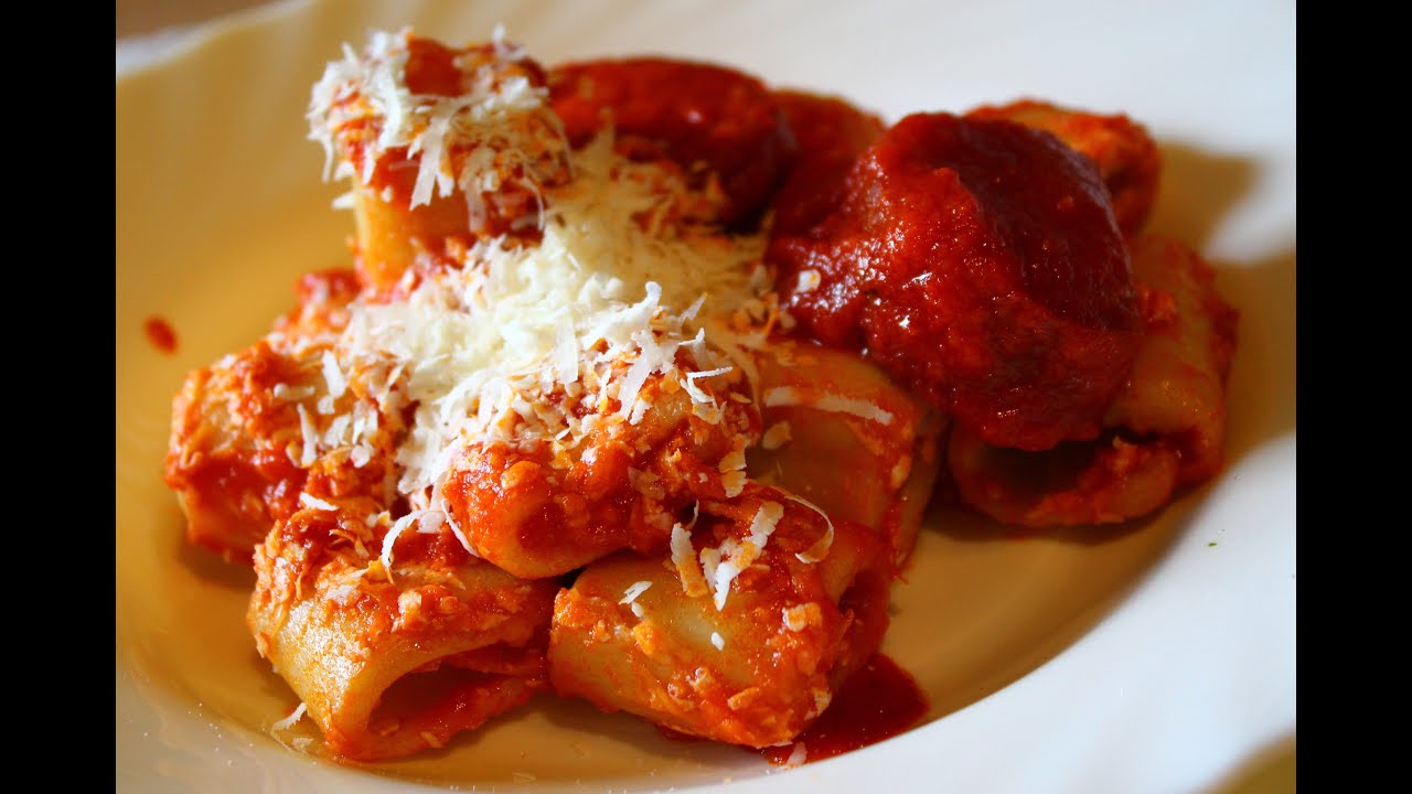 Paccheri fatti a mano con sugo di soppressata calabrese