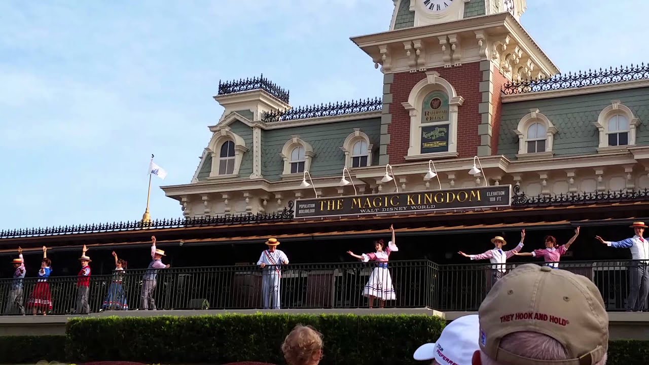 Magic Kingdom Welcome Show including Anna and Elsa