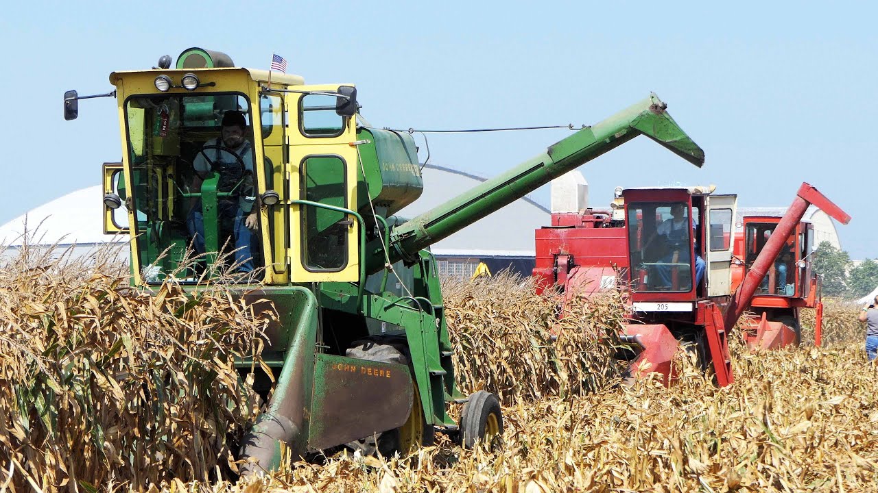 Combines Harvesting Corn Half Century of Progress Show | Lots of Great Machines in The Field