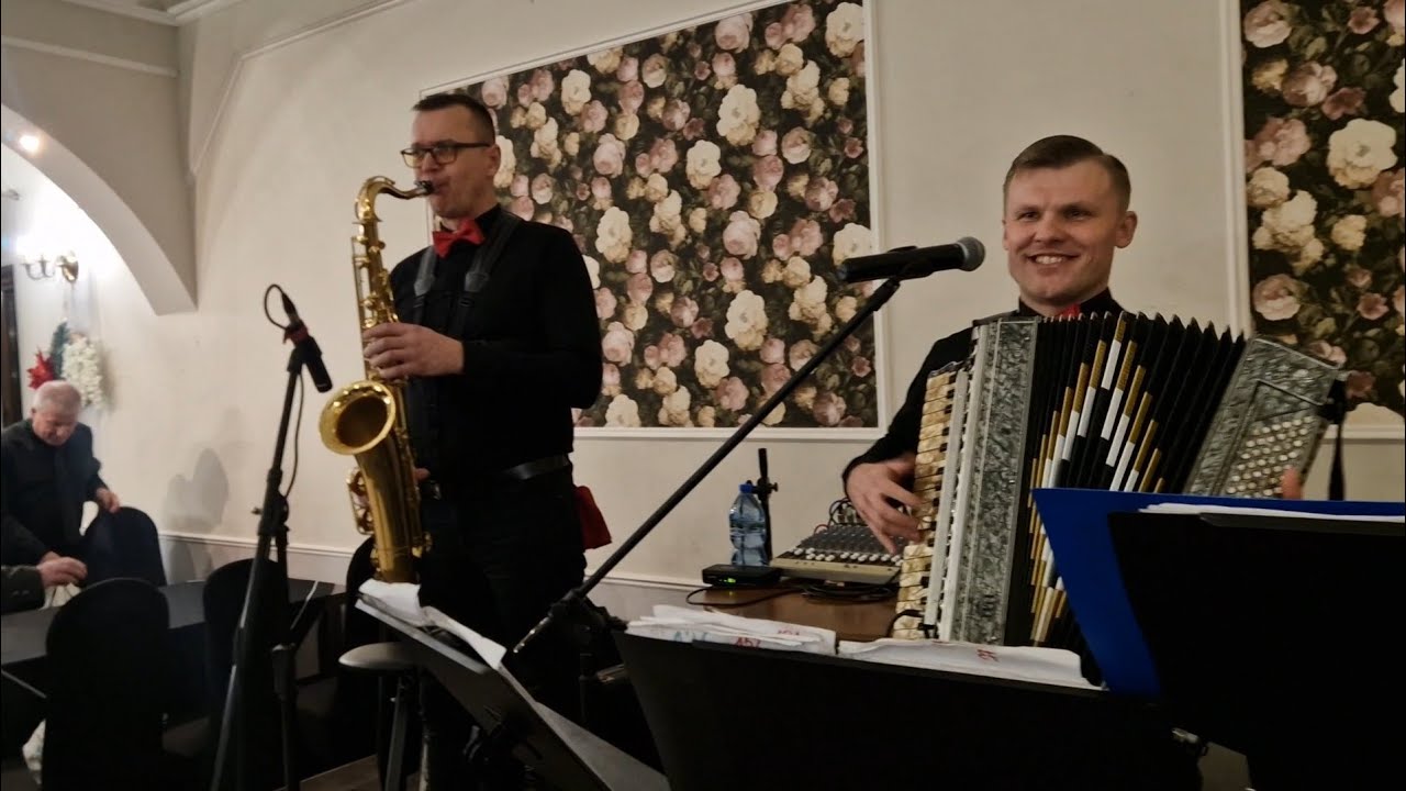 Taka dzisiaj moda,że żona się mężowi tylko rok podoba!